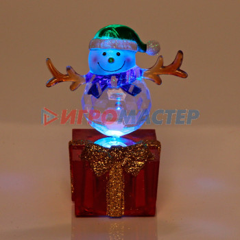 Фигурка с подсветкой "Снеговичок в колпачке на подарке" 9 см