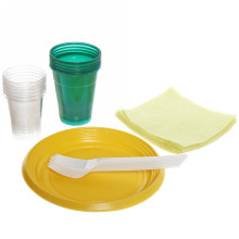 Набор одноразовой посуды "Турист" на 6 персон (тарелка 17см, стакан 0,2л., стакан 0,1л., вилка, салф